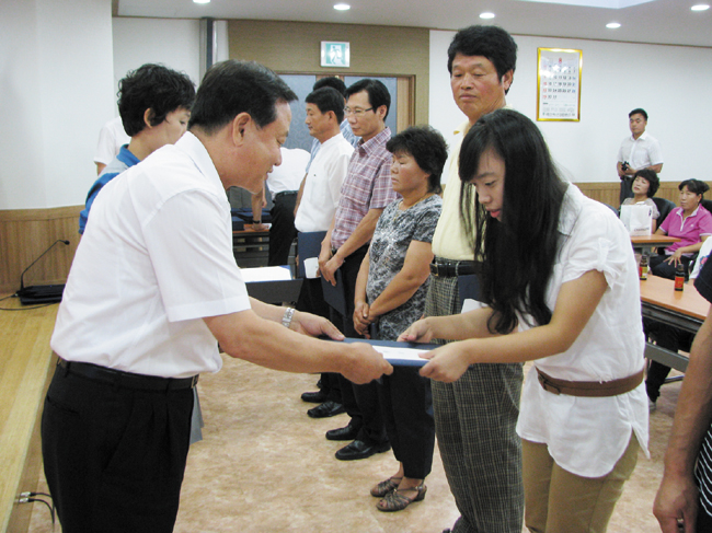 축협, 조합원 자녀 장학금 8200만 원 전달 < 사람들 < 기사본문 - 홍성신문 내포타임즈 축협, 조합원 자녀 장학금 8200만 원 전달