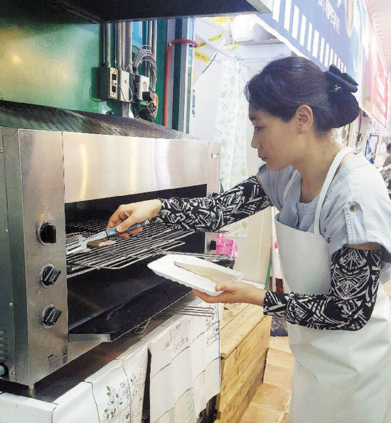 삼성마트 즉석 생선구이 인기 < 농업/경제 < 홍성신문 < 기사본문 - 홍성신문 내포타임즈 삼성마트 즉석 생선구이 인기