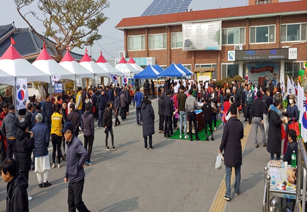 발상의 전환에서 출발 ‘구항 빨간장터’ < 사회 < 홍성신문 < 기사본문 - 홍성신문 내포타임즈 발상의 전환에서 출발 ‘구항 빨간장터’