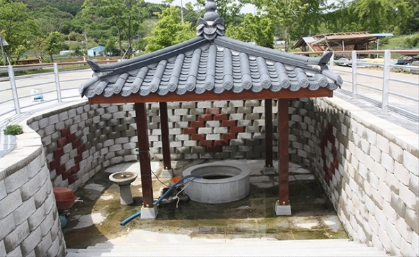 400년 동안 마을 건강 지켜온 샘 < 기획/특집 < 홍성신문 < 기사본문 - 홍성신문 내포타임즈 400년 동안 마을 건강 지켜온 샘