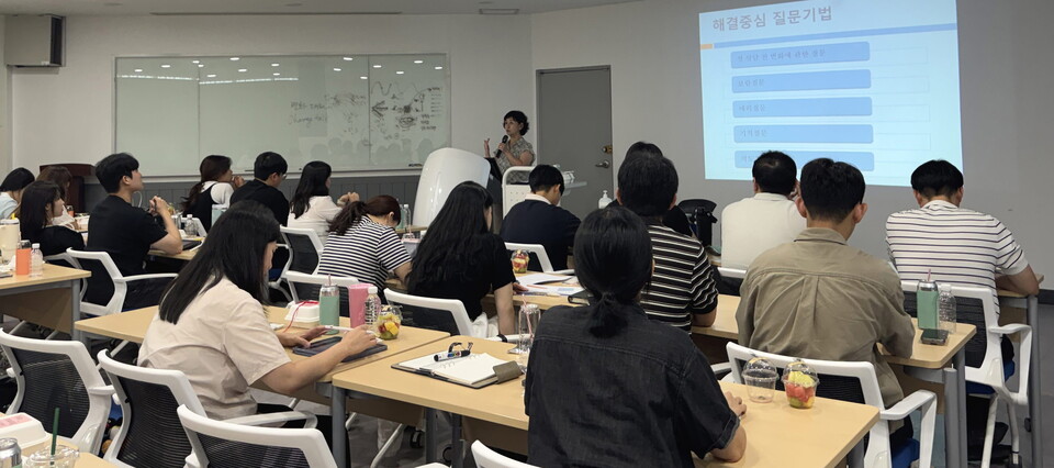 충남서부아동보호전문기관은 재학대를 낮추기 위한 노력을 이어가고 있다. 사진은 ‘해결중심 교육’ 모습. 사진=충남서부아동보호전문기관