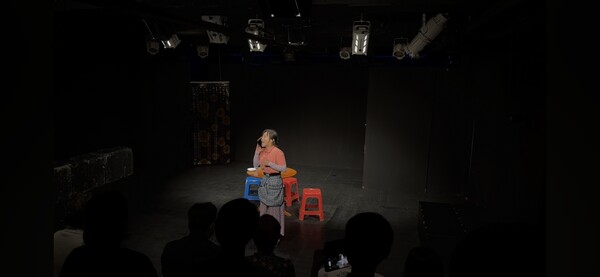 김경선 씨가 사업 실패로 좌절한 중년의 주인공이 벌이는 해프닝을 담은 ‘어제의 용사들’에서 열연을 펼치고 있다. 사진 김경선 