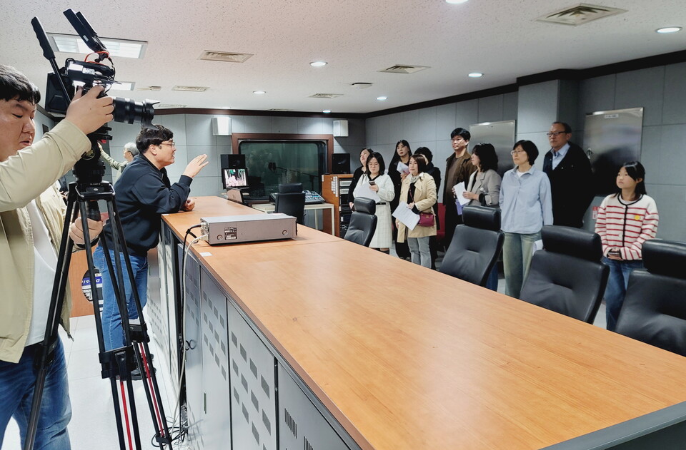 청운대 사회서비스대학은 지역경제 선순환 구조도 구축하고 있다. 사진은 홍성DX미디어센터를 활용한 지역민 교육. 사진=청운대