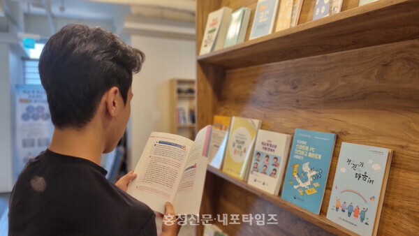 홍성남자단기청소년쉼터에서 생활하고 있는 뚜언(가명)이 최근 중학교 검정고시 시험에 합격했다. 