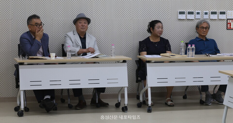 ‘2026 갈뫼 역사 문화 심포지엄’ 발표자들. 왼쪽부터 복기대 전 교수, 조운선 전 교사, 고현정 화가, 이성호 화가.