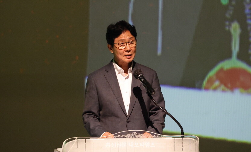배상목 홍성문화원장이 도올 김용옥 북콘서트에 앞서 저자에 대해 말하고 있다.