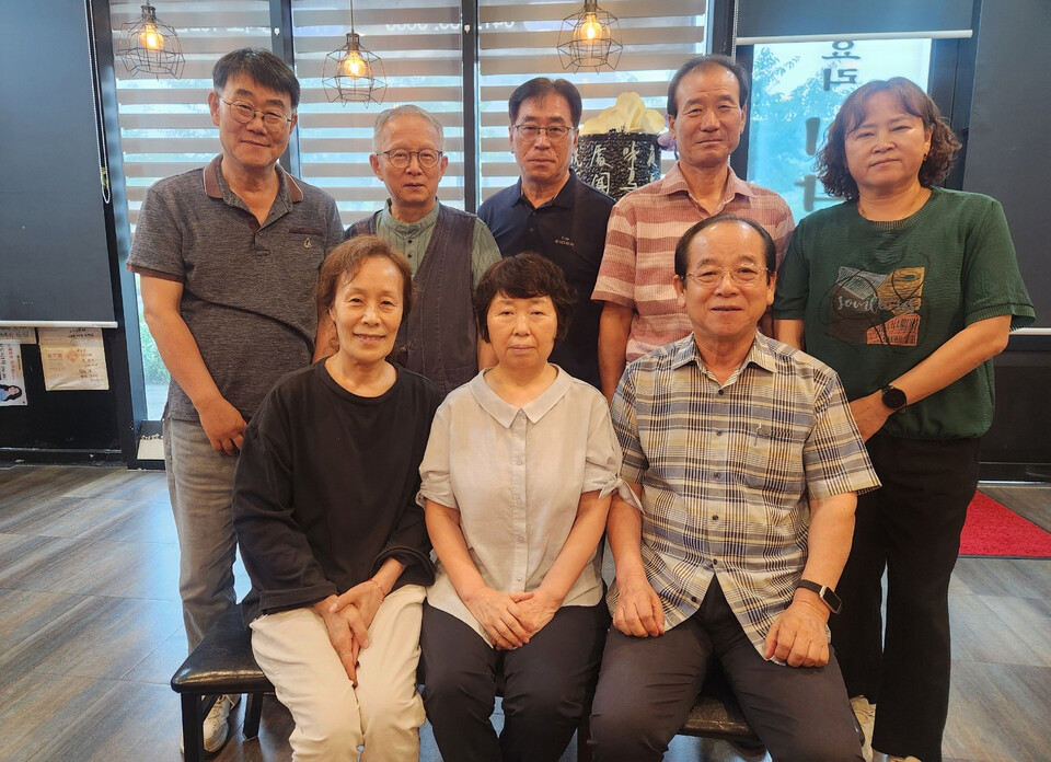 9월 5~12일 한용운선생생가지에서 시화전을 여는 내포향묵회 회원들. 사진=내포향묵회