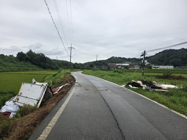 갈산면 행산리 이동마을 진입도로에서 지난달 31일 2.5톤 화물차가 전복되는 사고가 발생했다.