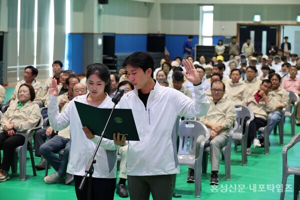 제78회 충남도민체전 홍성군선수단 결단식 중 선수 대표 선서가 진행되고 있다. 