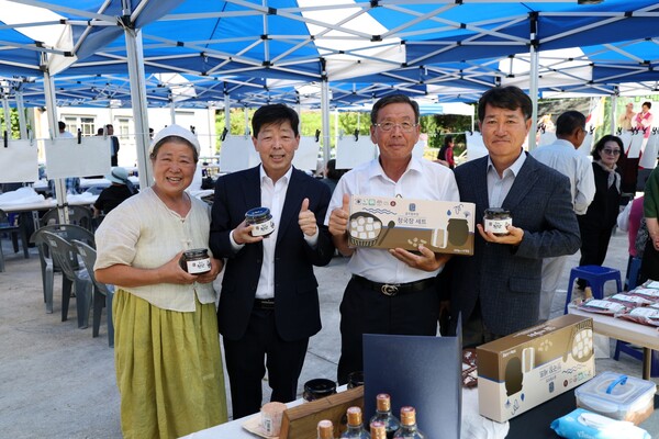 행사장 한편에서 지역 농산물이 전시됐다. 