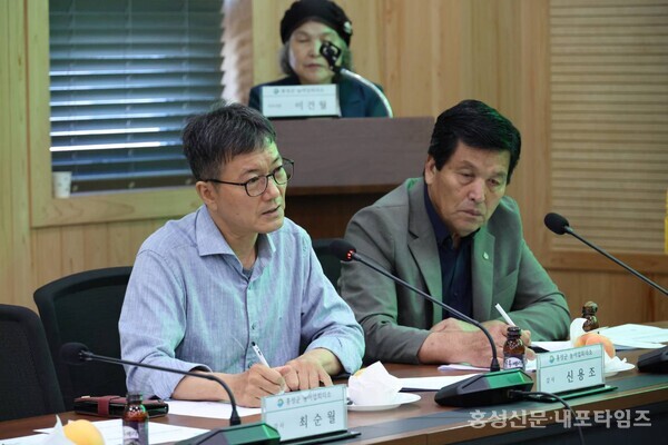 홍성군농어업회의소 신용조 감사가 농어촌기본소득 읍면 단위 도입 필요성에 대해 말하고 있다. 