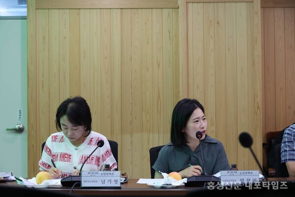 이날 농산물 가공시설 설치 요구가 제기된 가운데, 군은 필요성에 공감한다는 입장을 밝혔다.  