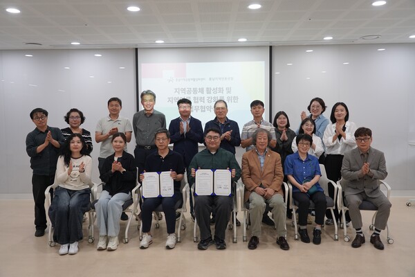 충남지역언론연합과 충남지역공동체활성화센터가 지난 14일 협력 강화를 위한 협약을 체결했다. 