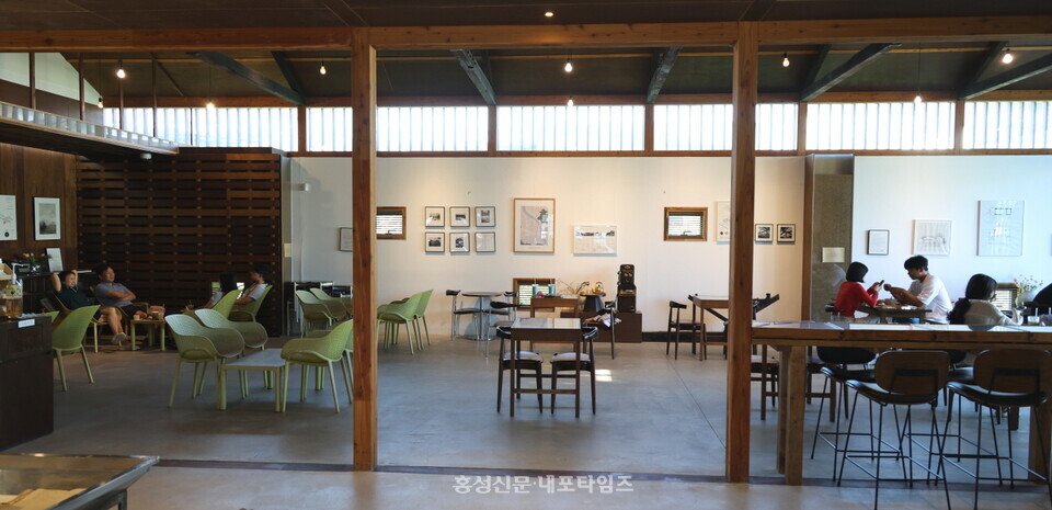 문경의 명소 산양정행소는 밖에서 볼 때보다 안으로 들어가면 더 넓은 느낌을 받는다.