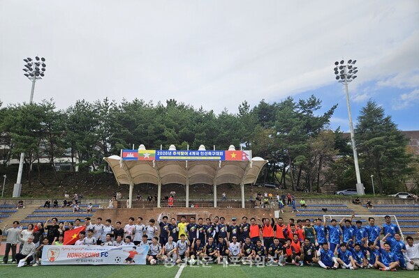 이주노동자들을 위한 4개국 친선 축구대회가 지난달 27일 청운대학교 운동장에서 열렸다. 네팔이 최종 우승을 차지했다.