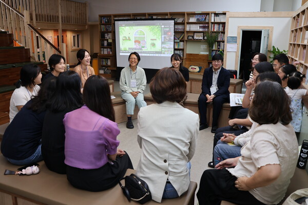 홍동교육투어 간담회 진행 모습. 사진=햇살배움터마을교육사회적협동조합