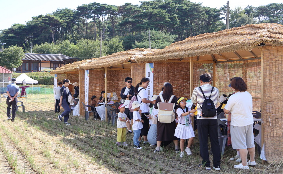 내포자연놀이뜰은 지역사회 연계도 강화하고 있다. 사진은 올해 발자국 소리 축제 참여 모습. 사진=내포자연놀이뜰
