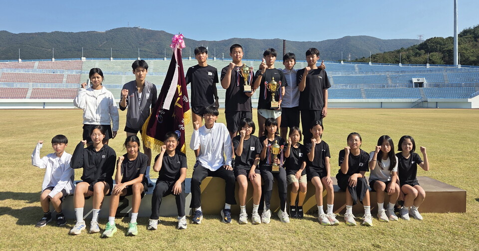 홍성군 학생 선수들이 교육감기 육상경기대회 종합 준우승을 차지했다. 사진=홍성교육지원청