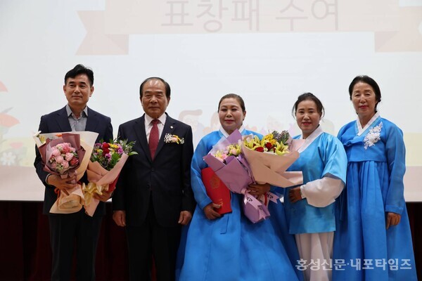 서부면주민자치회 유오임, 강현상 씨가 국회의원 표창을 받았다. 