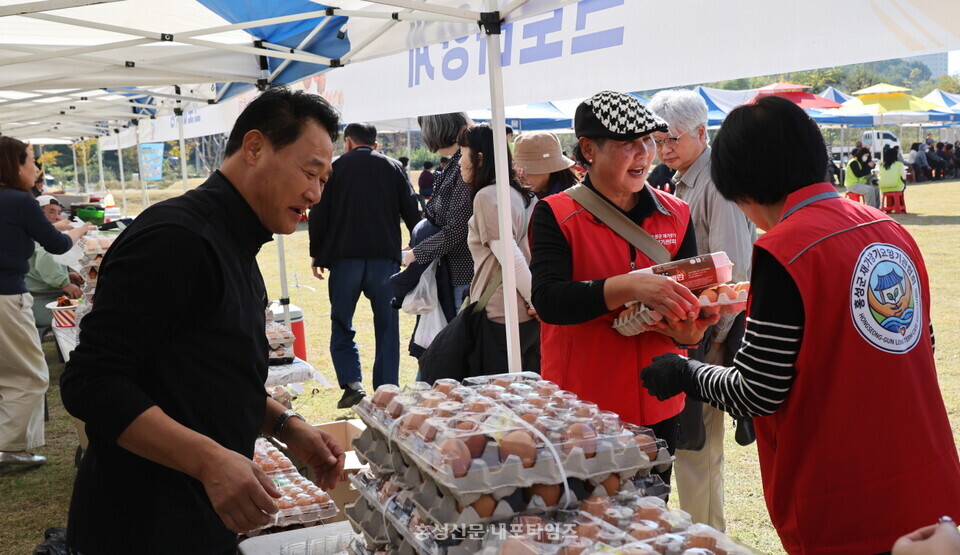 크로바양계 부스도 축제를 찾은 주민들에게 인기였다.