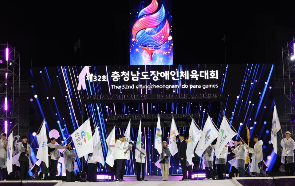 제32회 충남장애인체전 개회식 중 선수 대표가 선의의 경쟁을 다짐하고 있다. 사진=충남도